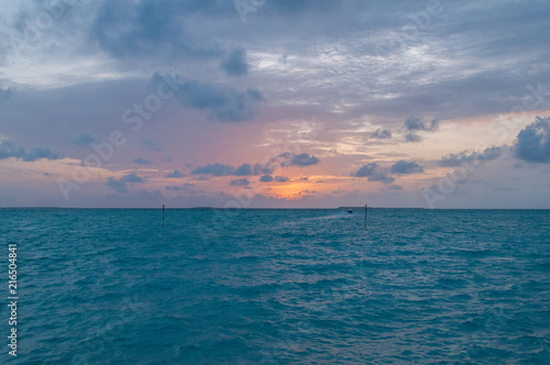 Fototapeta Naklejka Na Ścianę i Meble -  Colors of the sunset in the ocean
