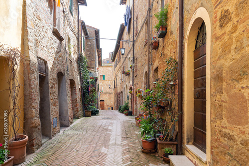 Fototapeta Naklejka Na Ścianę i Meble -  Street of Pienza, Tuscany