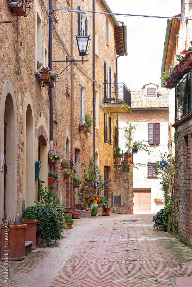 Obraz premium Ulica w Pienzie w Toskanii