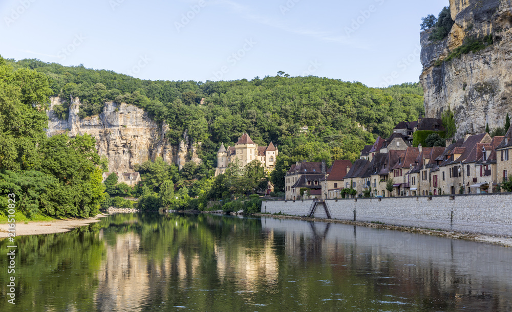 Beautiful La Roque-Gageac village on the north bank of the Dordogne River