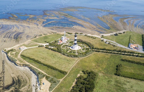 Obraz na płótnie Aerial view of Chassiron lighthouse at low tide w salonie