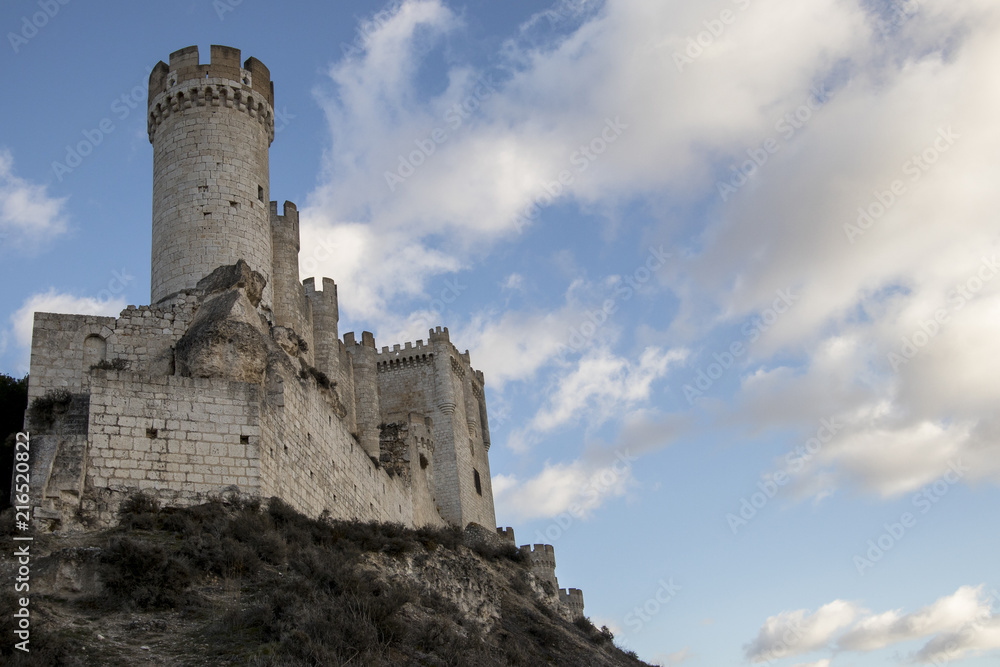 Castillo medieval en la Rivera del Duero