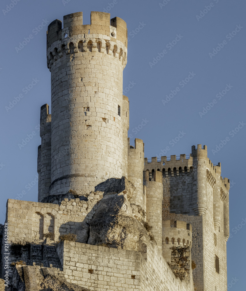 Castillo medieval en la Rivera del Duero