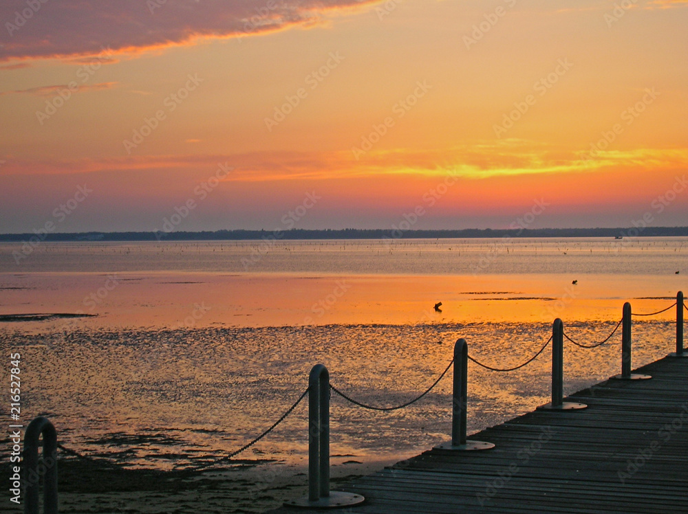 Fototapeta premium boardwalk sunset