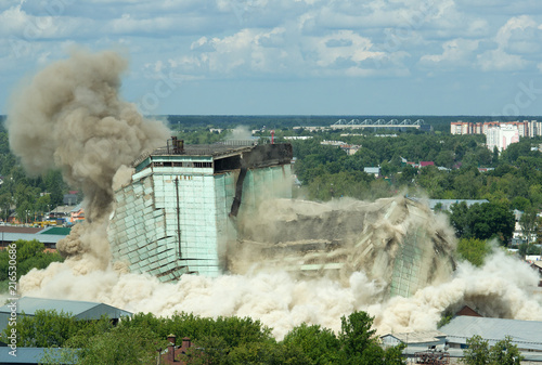 Tableau sur toile Explosion of old building