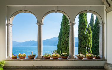 Leinwandbilder See Villa Monastero am sonnigen Comer See  © e55evu