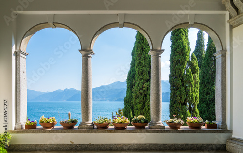 Fotografia The beautiful Villa Monastero in Varenna on a sunny summer day