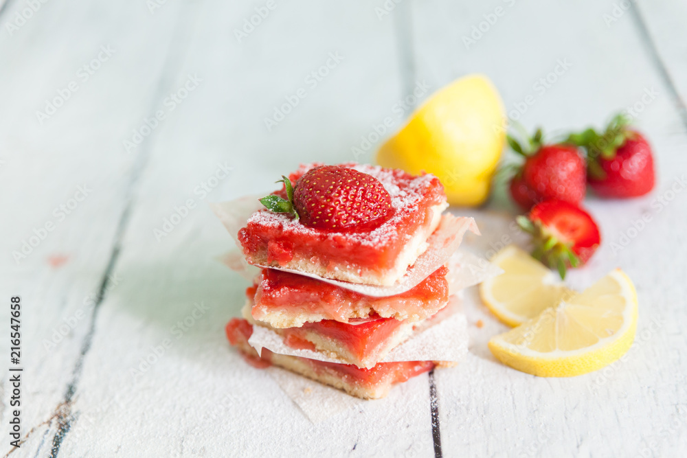 Strawberry lemonade bars for healthy breakfast