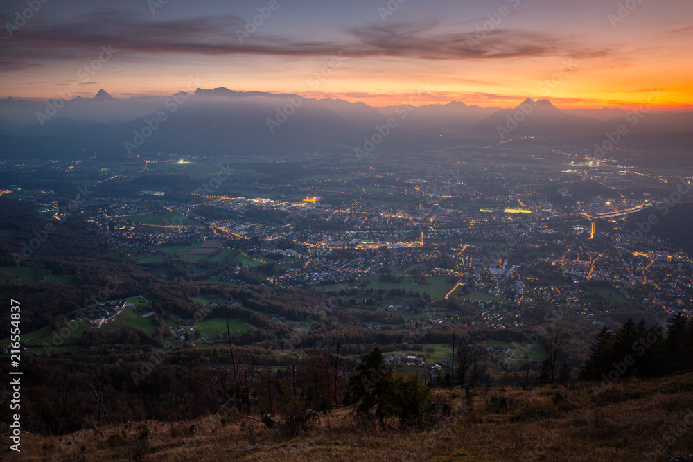 Obraz premium Stunning sunrise above Salzburg