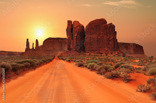 Принти на полотні Dirt road in Monument Valley Tribal Park, Utah, USA