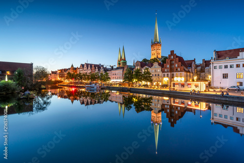 Altstadt von Lübeck bei Nacht photo