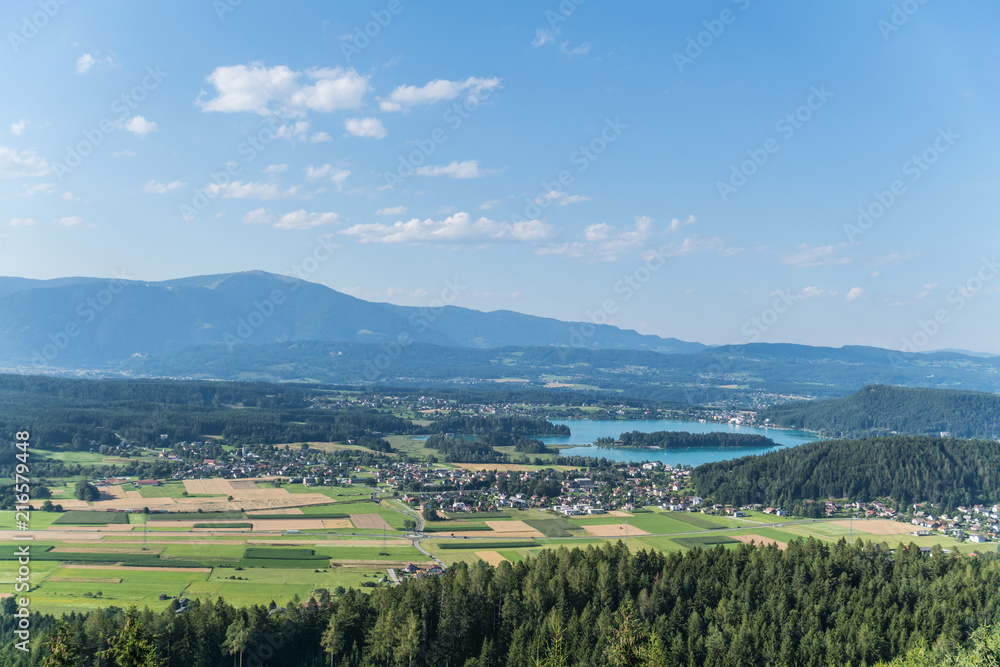 Obraz premium Blick über dem Faaker See