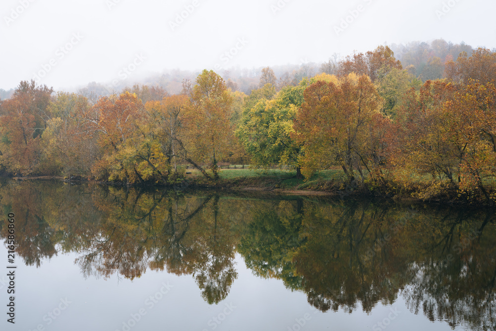 Fog and autumn color on the James River, from the Blue Ridge Parkway in Virginia. Fog and autumn color on the James River, from the Blue Ridge Parkway in Virginia.