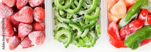 保存容器に入れた冷凍野菜