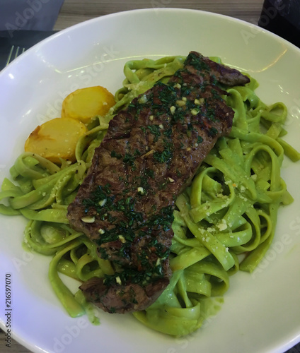 Meat tenderloin with pasta.
