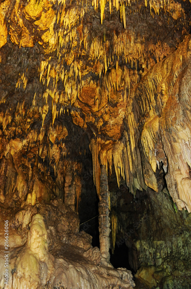 Qadischa-Valley grotte