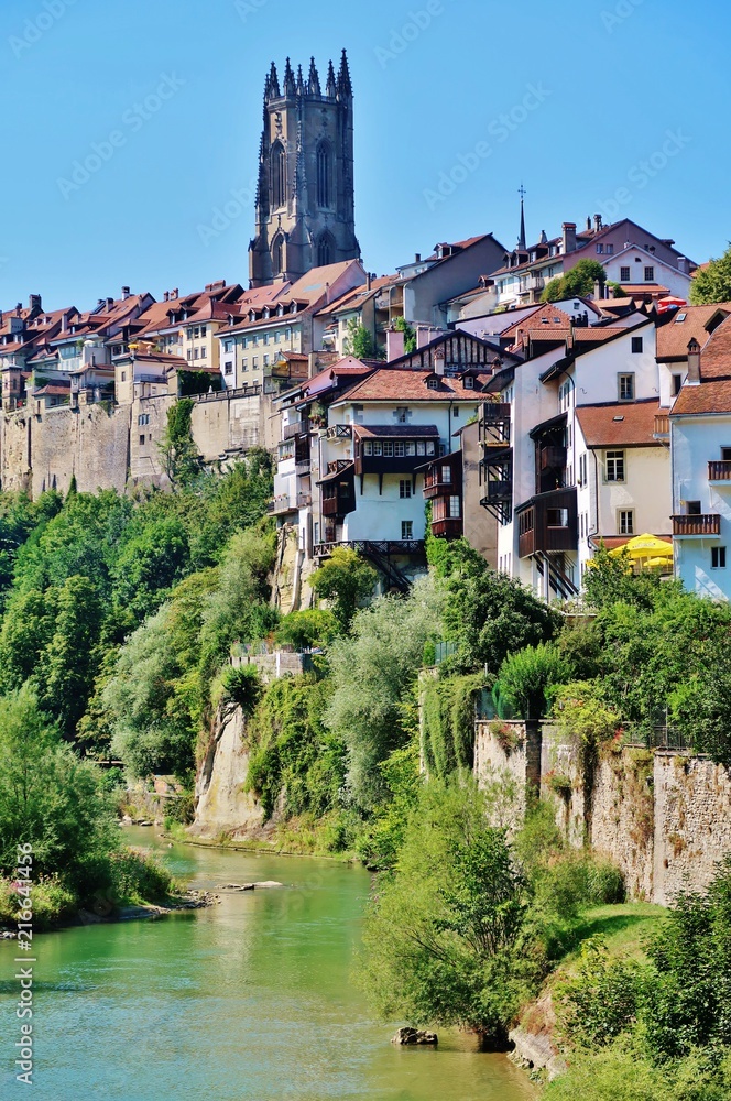 Fribourg, Saane mit Altstadt und Kathedrale