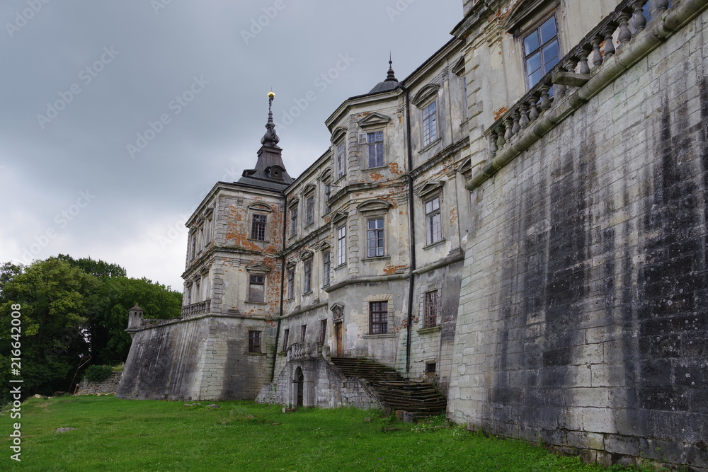 Fototapeta premium old castle and fortress walls
