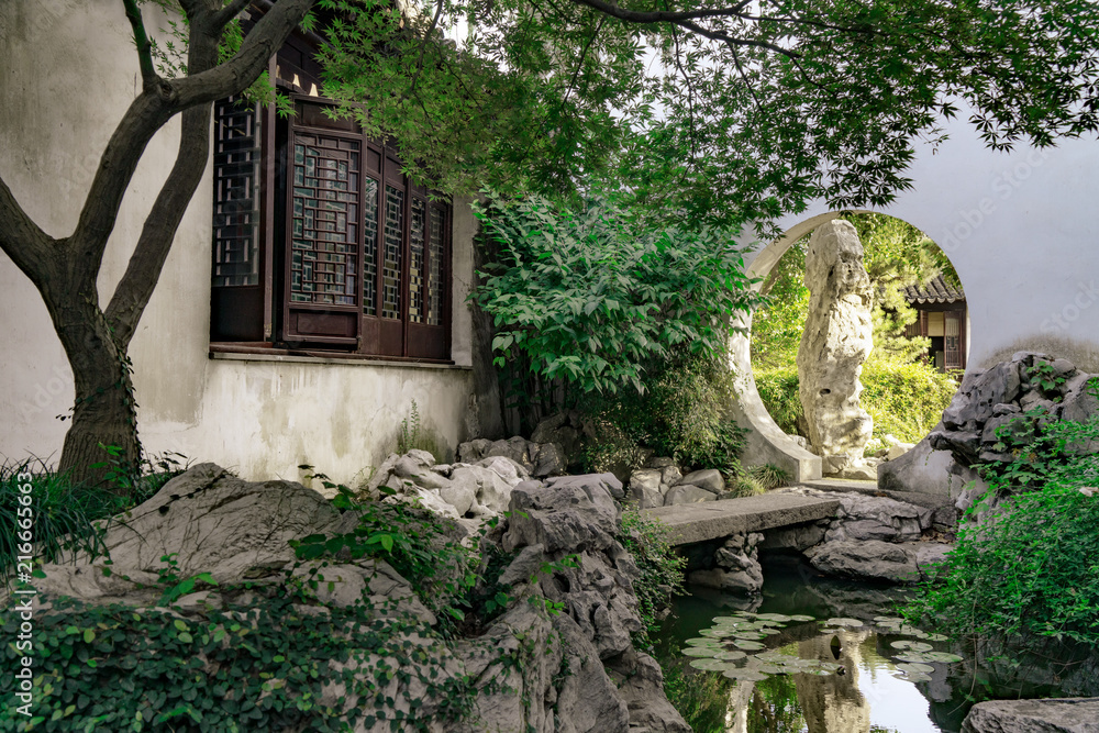 Fototapeta premium Suzhou garden ancient building landscape
