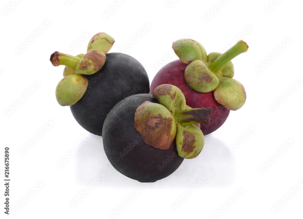 Obraz premium Mangosteen isolated on white background