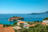 St. Stephan wyspa na Morzu Adriatyckim w Czarnogórze. Panoramiczny widok z punktu widokowego