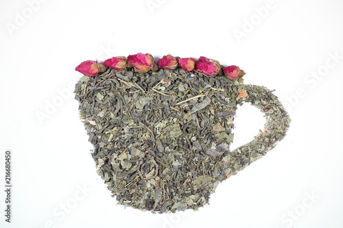 чай сухой на белом фоне в виде кружки 