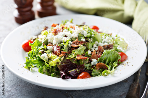 Green salad with blue cheese and bacon