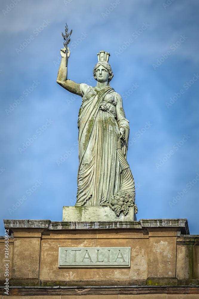Glasgow Italia Statue