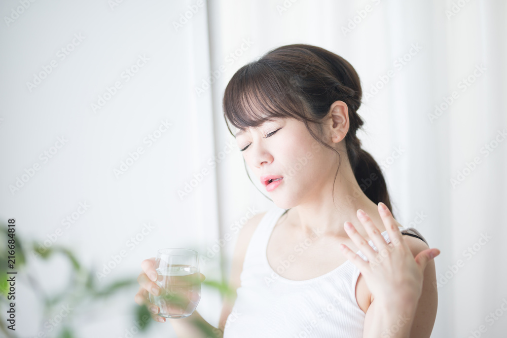 水分補給・女性・観葉植物 水分補給・女性・観葉植物