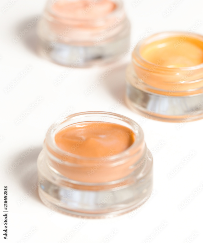 Cream eyeshadow, lip stain or blush in the jar
Cream eyeshadow, lip stain or blush in the jar