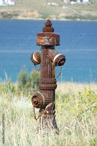 Stary zardzewiały hydrant