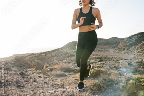 Torso short of a woman s midsection as she runs © pablocalvog