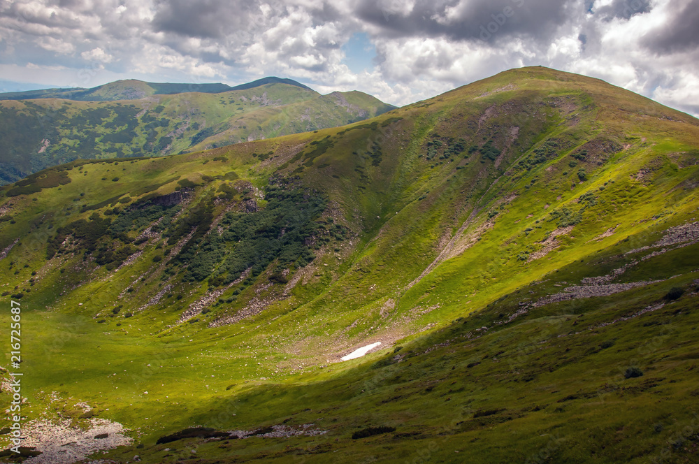 Fototapeta premium Amazing mountain landscape in vivid sunny day, natural outdoor travel background. Dramatic and picturesque scene of Carpathian mountains in Ukraine.