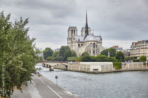 River Seine and Notre Dame de Paris, Paris, France, Europe