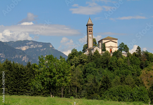 la chiesa parrocchiale di Castello emerge su un colle in Val di Fiemme (Trentino) photo