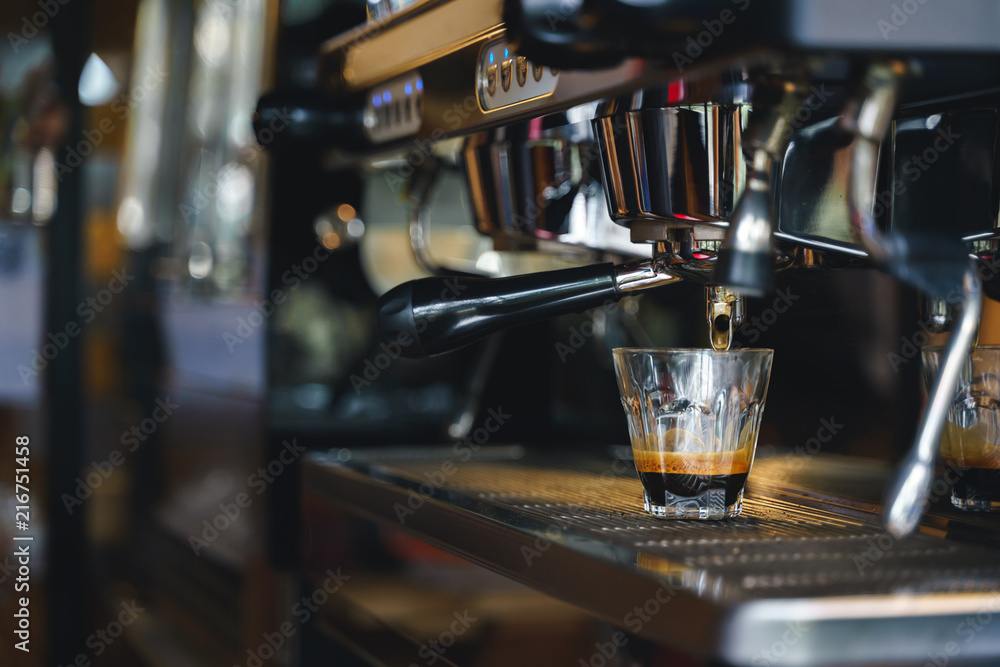 Brewing espresso coffee Brewing espresso coffee