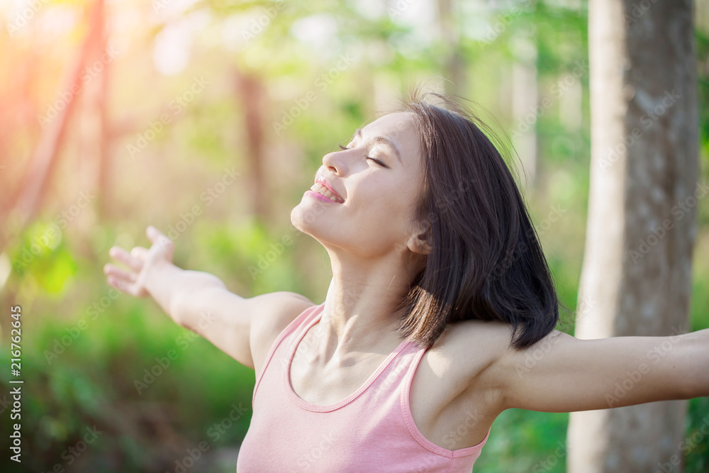 Naklejka premium woman feel free in forest