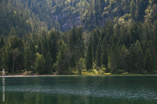 Fototapeta Naklejka Na Ścianę i Meble -  Vacanze estive al lago di montagna