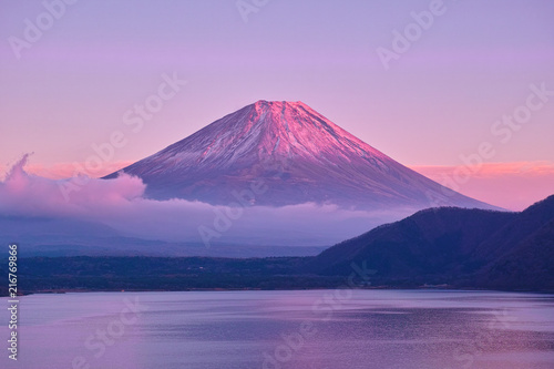 夕方の紅富士と本栖湖
