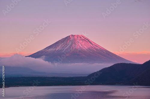 夕方の紅富士と本栖湖