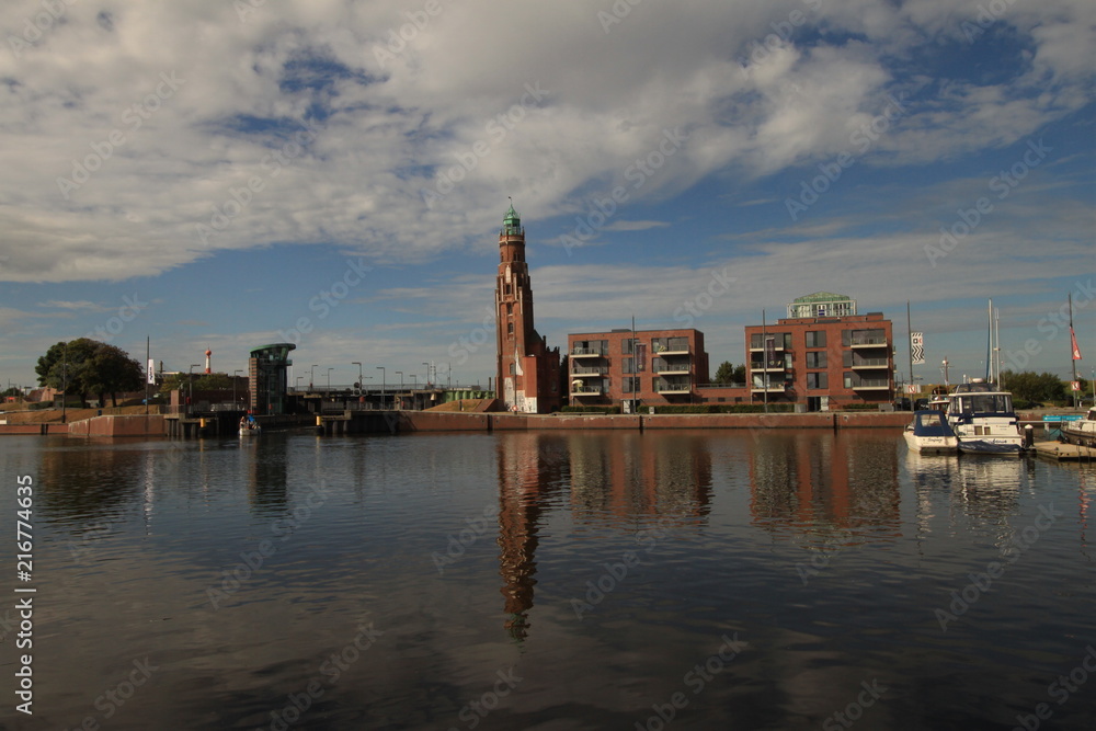Maritimes Flair in Bremerhaven; Alter Leuchtturm und Neuer Hafen
