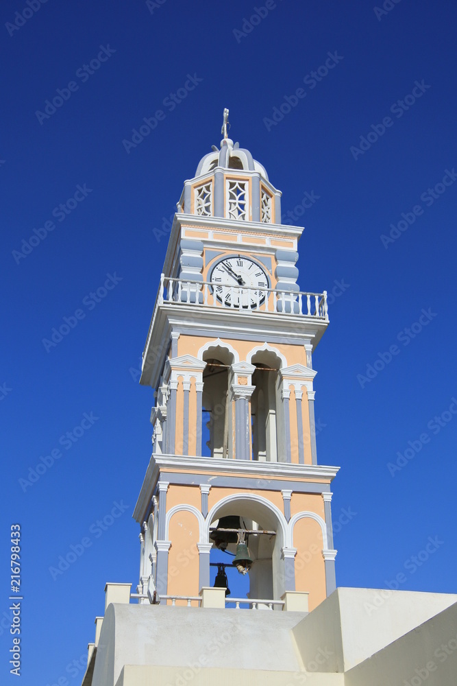 Der Kirchturm der Kirche Johannes der Täufer in Fira auf Santorin
