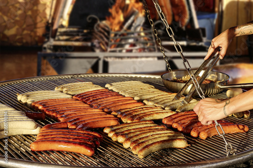 Grill mit Würstchen photo