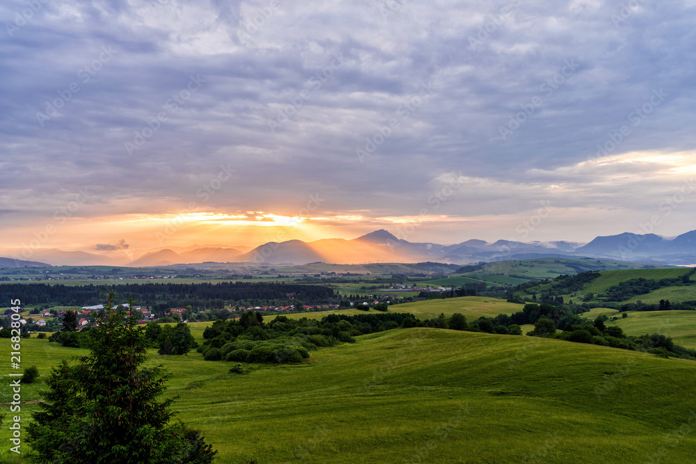 Obraz premium Mountains with last rays of setting sun during a colourful sunset.