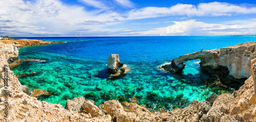 Fototapeta Naklejka Na Ścianę i Meble -  Beautiful nature and  cystal clear waters of Cyprus. arch bridge near Agia Napa