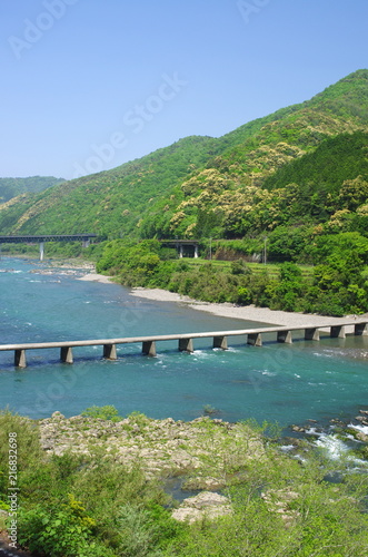 四万十川の沈下橋（bridge designed to be underwater during a flood）