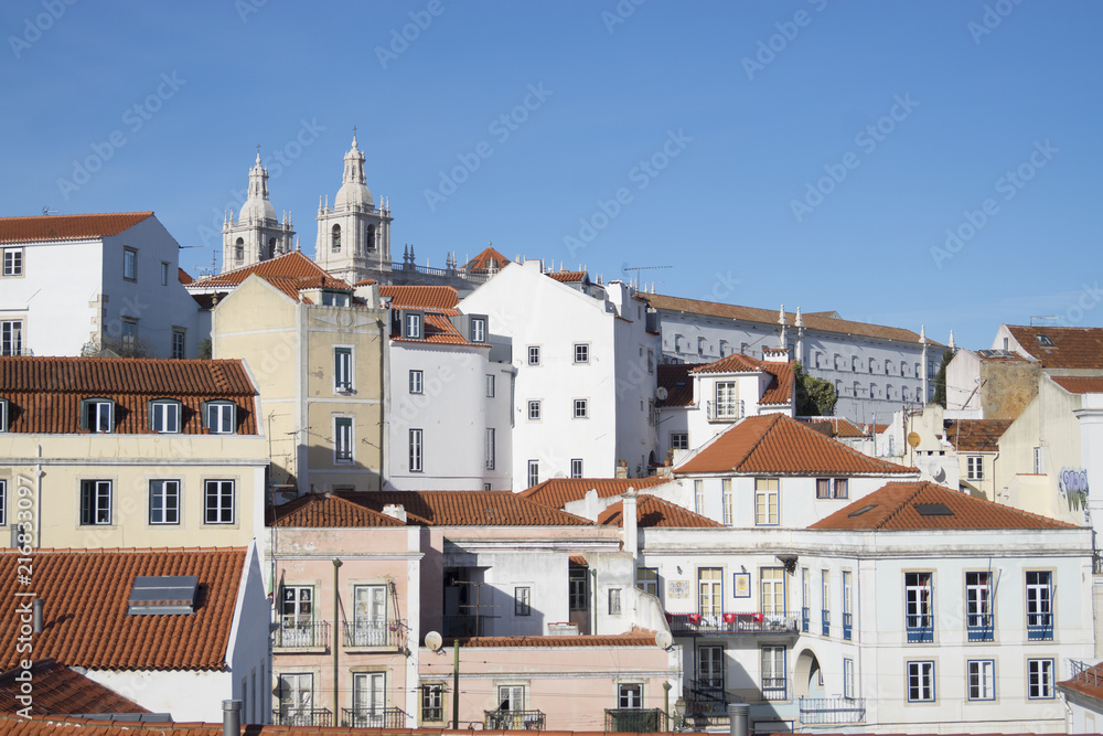 Vista panoramica desde el mirador Puertas del Sol en Lisboa, Portugal
