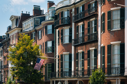 Houses on Beacon Street, in Beacon Hill, Boston, Massachusetts © jonbilous