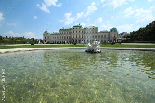 fontaine au château du belvédère à vienne en autriche