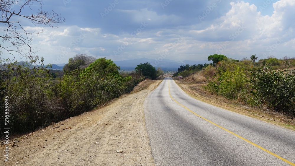 Fototapeta premium Straße - Landstraße auf Kuba
